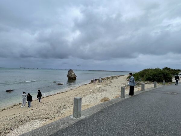 沖縄の海と子供たち